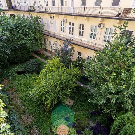 Oasis Apartment On The Broadway With Ac Будапеща Екстериор снимка