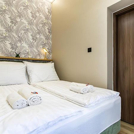 Oasis Apartment On The Broadway With Ac Будапеща Екстериор снимка