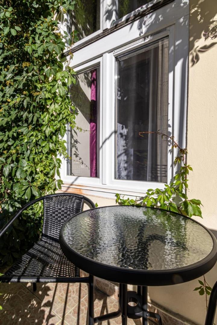 Oasis Apartment On The Broadway With Ac Будапеща Екстериор снимка