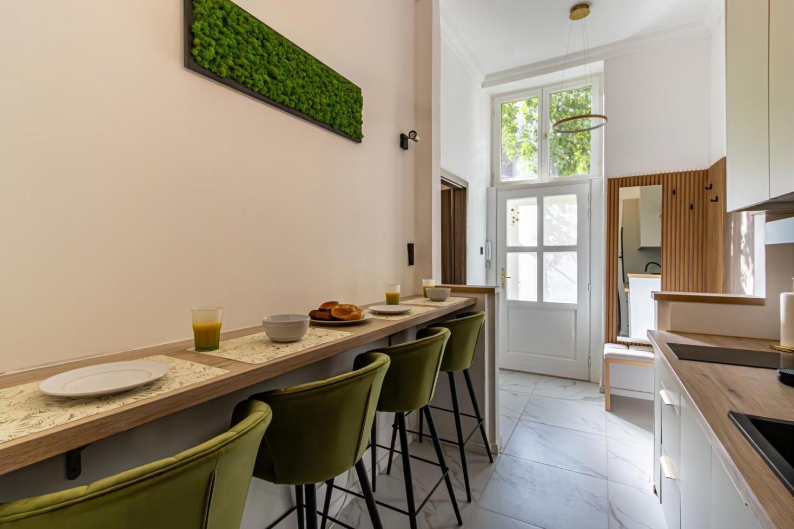 Oasis Apartment On The Broadway With Ac Будапеща Екстериор снимка