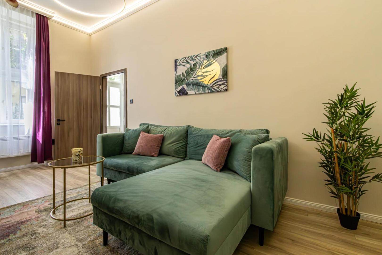 Oasis Apartment On The Broadway With Ac Будапеща Екстериор снимка