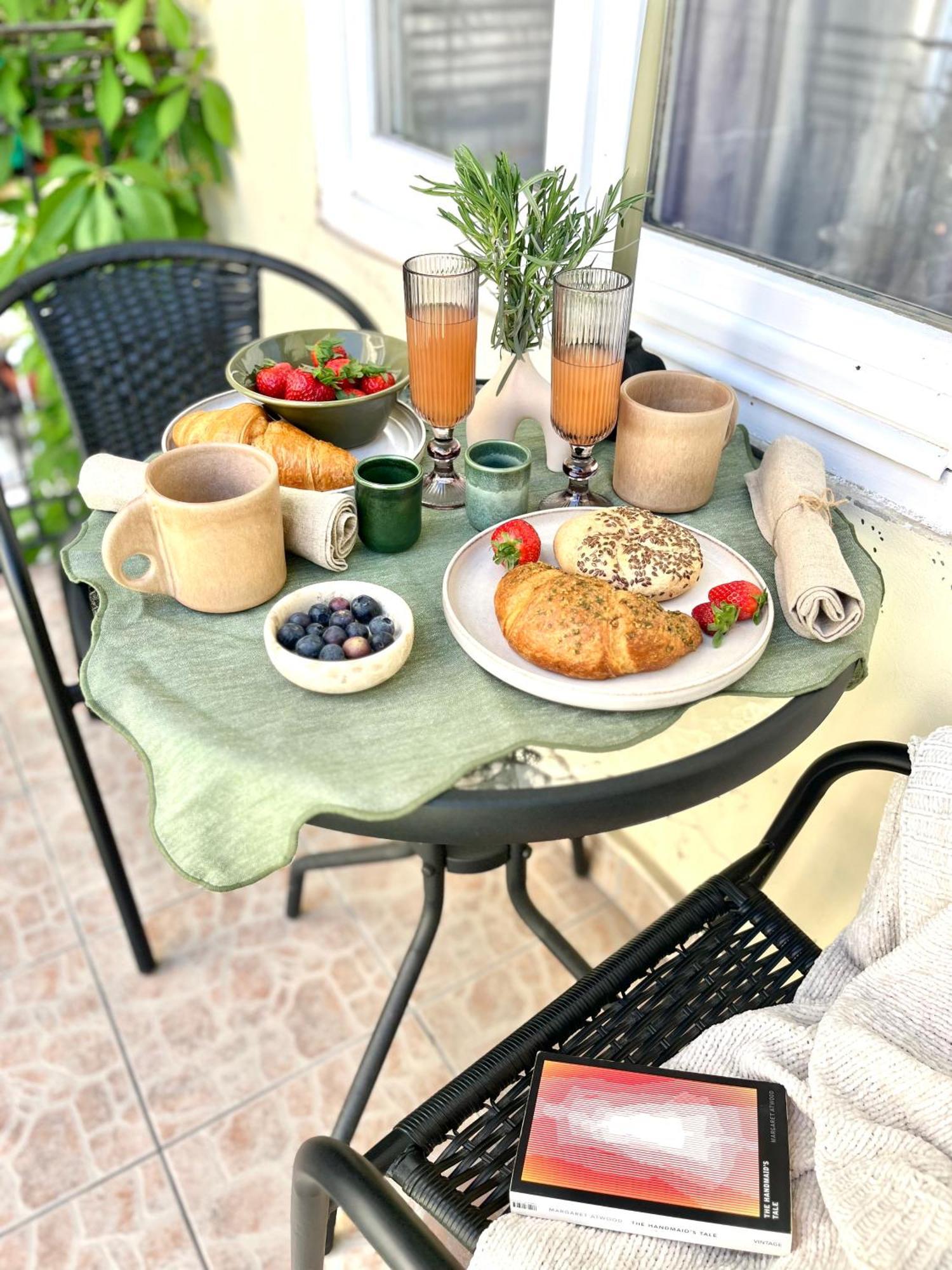 Oasis Apartment On The Broadway With Ac Будапеща Екстериор снимка